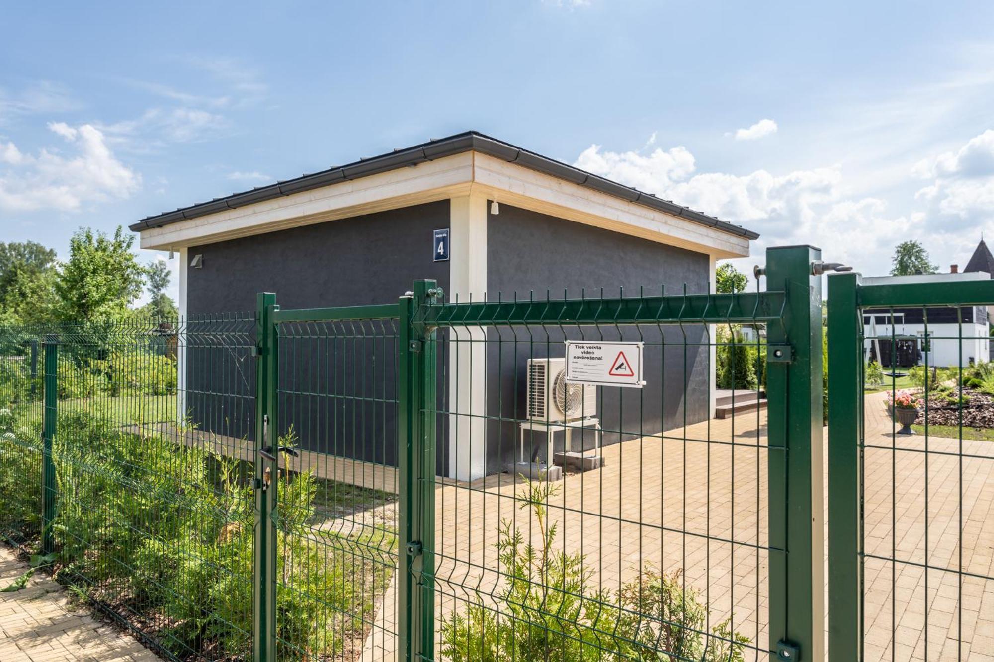 Family Garden With Free Private Parking & Playground Appartement